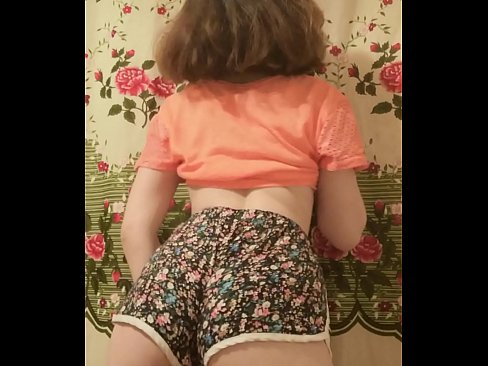 ❤️ سيڪسي نوجوان بيبي پنهنجي شارٽس کي ڪئميرا تي هٽائيندي ☑  ﹏